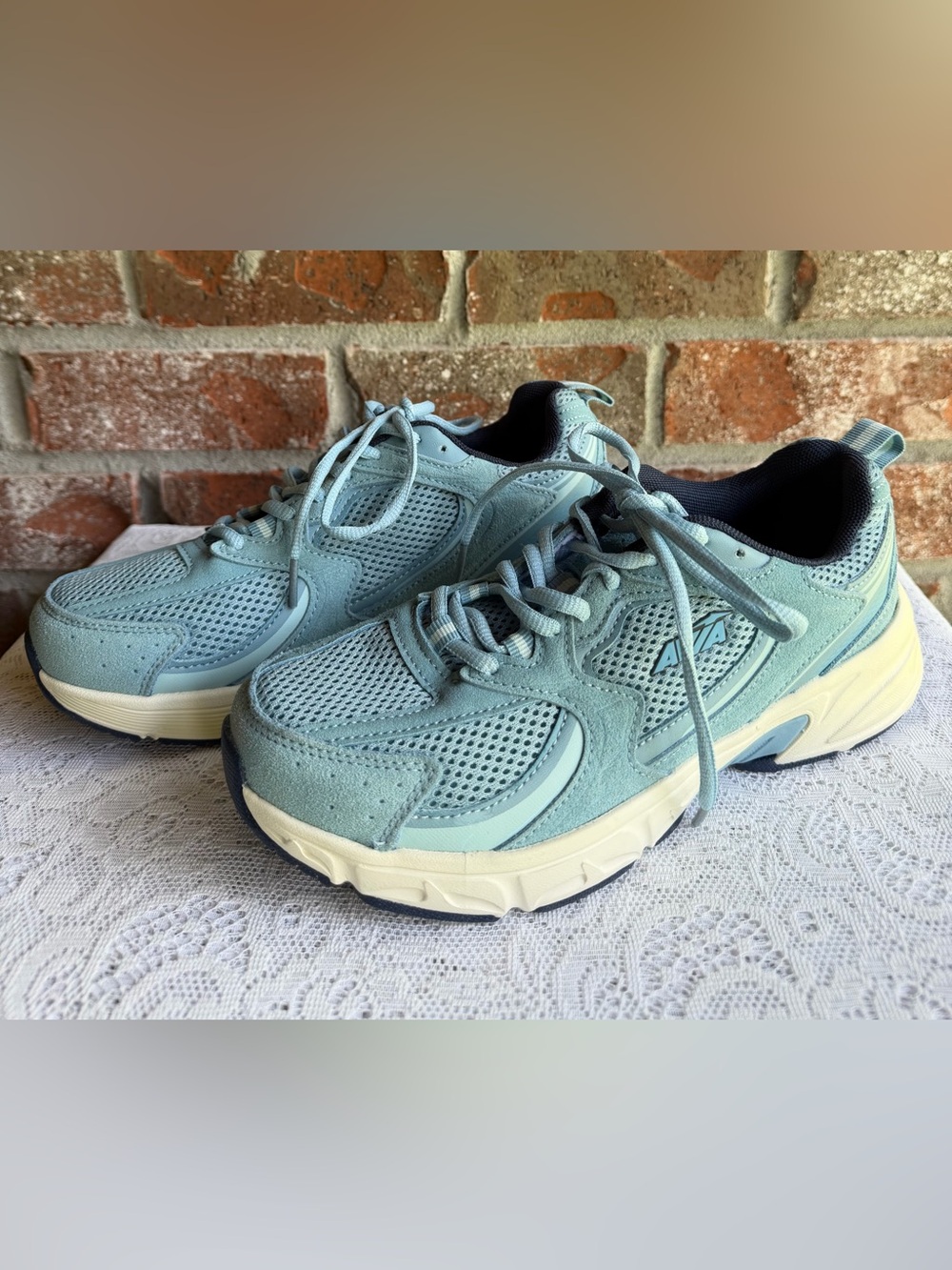 Avia Women's 5000 Performance
Sneakers, size 7.5 wide